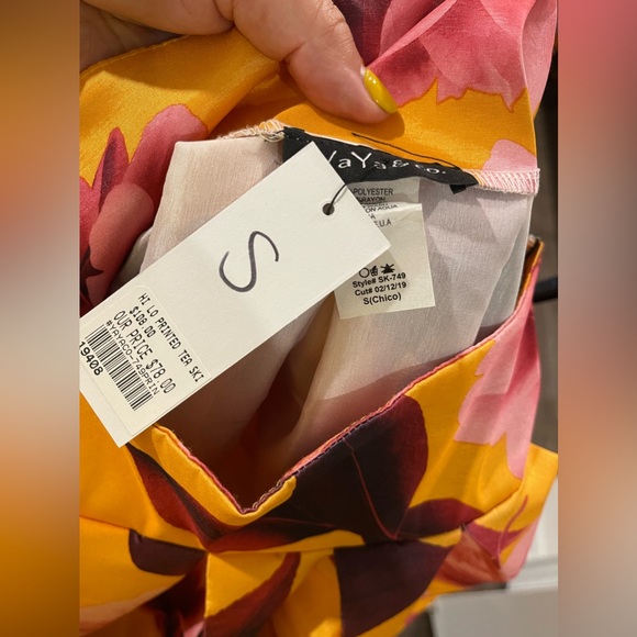 Never worn high waisted floral skirt. Size S. Tie bow front or back. Classy. - Picture 5 of 5